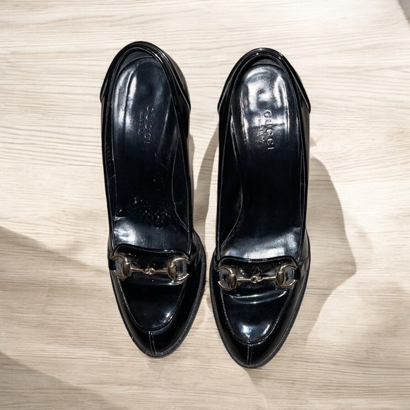 GUCCI BLACK PATENT LEATHER ROUND TOE PUMPS WITH SILVER HORSE-BIT BUCKLE 6.5 - Picture 1 of 10